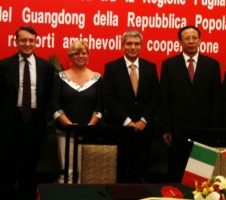 Immagine associata al documento: Quotidiano di Bari - Firmata da Vendola l'intesa tra la Regione Puglia e il Guangdong