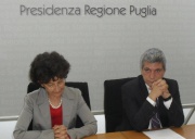 Immagine associata al documento: Vendola e Barbanente in conferenza stampa per presentare bando Comuni - Bari, 7 agosto