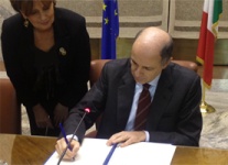 Immagine associata al documento: Firmato accordo Mise-Camere di commercio. 600 mln di euro per rafforzare Pmi
