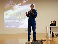 Immagine associata al documento: Il cosmonauta Walter Villadei porta le scuole pugliesi nello spazio