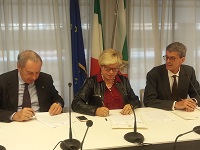 Immagine associata al documento: Sottoscritto a Bari l'Accordo di collaborazione tra Regione Puglia, Sace e Simest per l'internazionalizzazione delle Pmi
